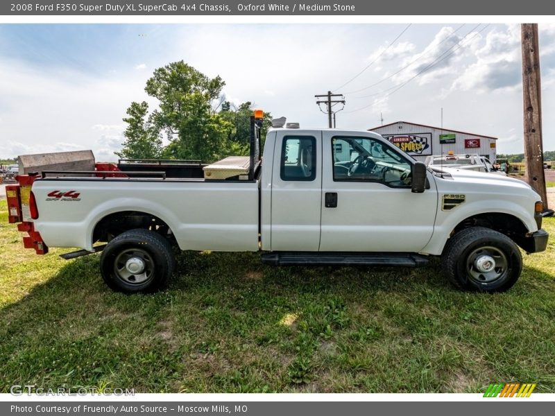 Oxford White / Medium Stone 2008 Ford F350 Super Duty XL SuperCab 4x4 Chassis