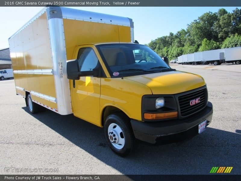 Front 3/4 View of 2016 Savana Cutaway 3500 Commercial Moving Truck