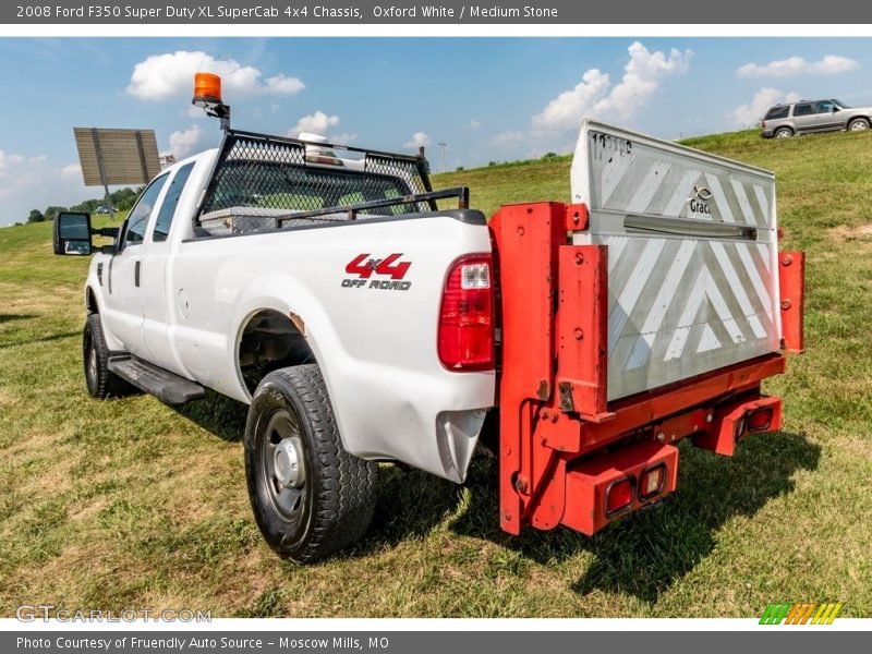 Oxford White / Medium Stone 2008 Ford F350 Super Duty XL SuperCab 4x4 Chassis