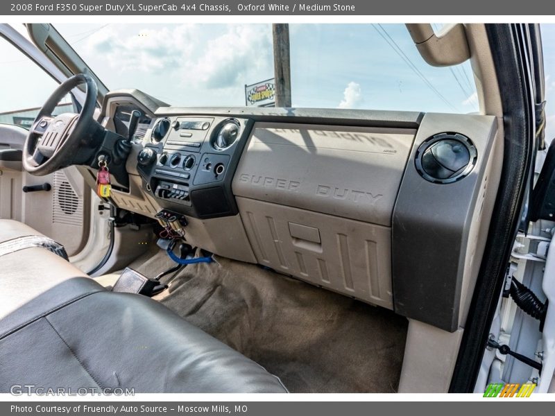 Dashboard of 2008 F350 Super Duty XL SuperCab 4x4 Chassis