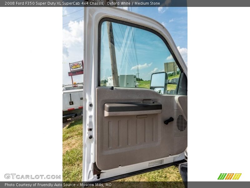 Oxford White / Medium Stone 2008 Ford F350 Super Duty XL SuperCab 4x4 Chassis