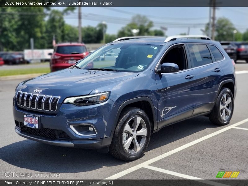 Front 3/4 View of 2020 Cherokee Limited 4x4