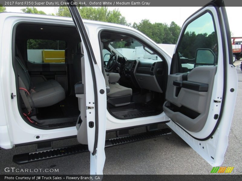 Oxford White / Medium Earth Gray 2017 Ford F350 Super Duty XL Crew Cab 4x4