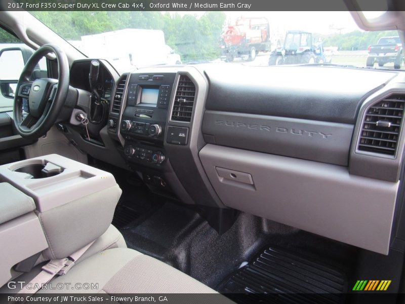 Oxford White / Medium Earth Gray 2017 Ford F350 Super Duty XL Crew Cab 4x4