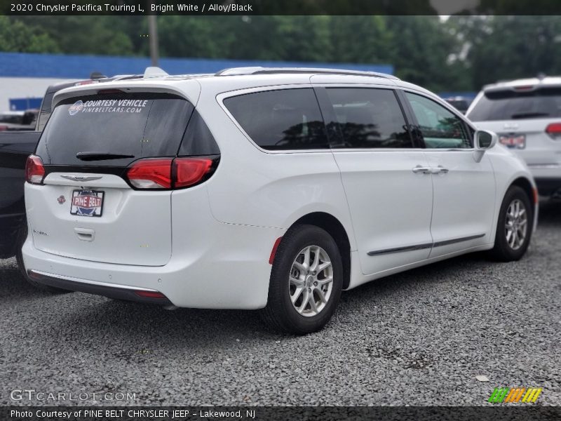 Bright White / Alloy/Black 2020 Chrysler Pacifica Touring L