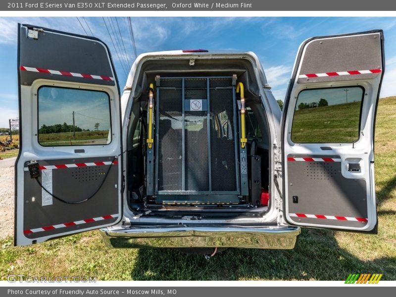 Oxford White / Medium Flint 2011 Ford E Series Van E350 XLT Extended Passenger