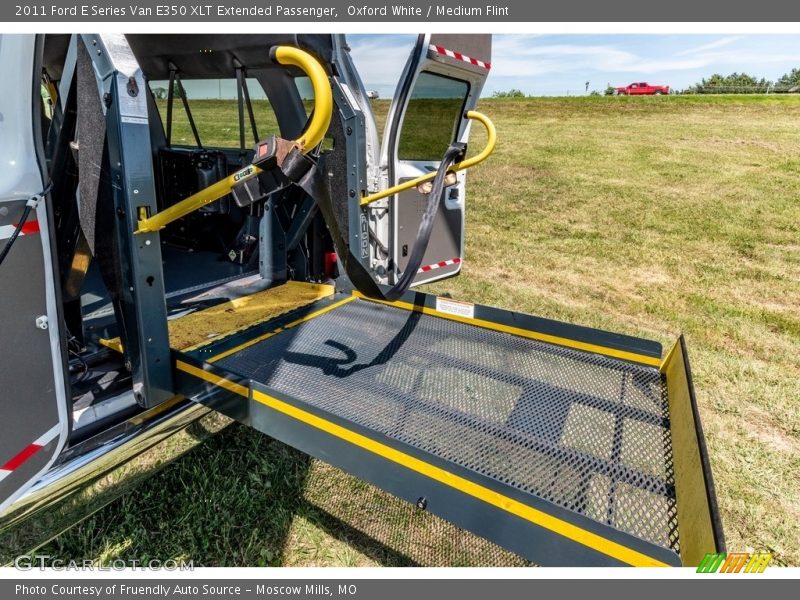 Oxford White / Medium Flint 2011 Ford E Series Van E350 XLT Extended Passenger