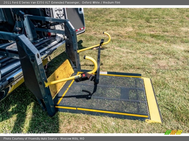Oxford White / Medium Flint 2011 Ford E Series Van E350 XLT Extended Passenger
