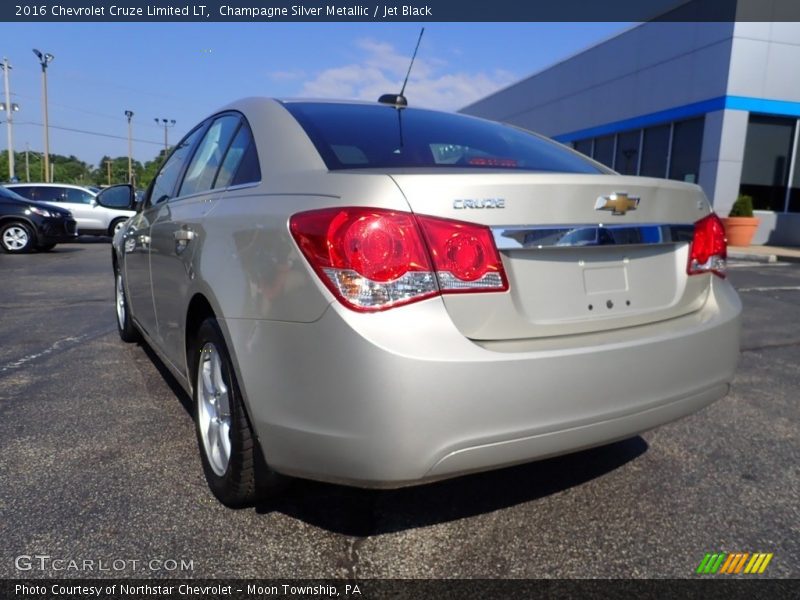 Champagne Silver Metallic / Jet Black 2016 Chevrolet Cruze Limited LT