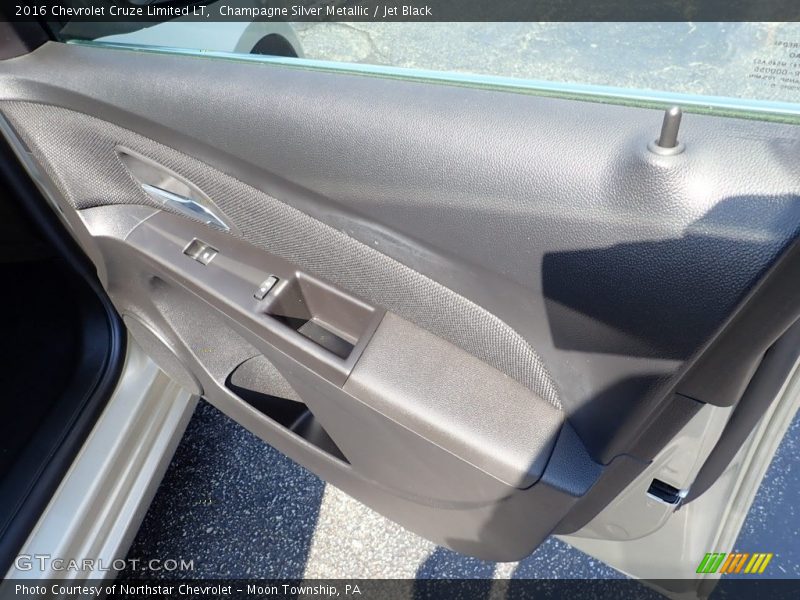 Champagne Silver Metallic / Jet Black 2016 Chevrolet Cruze Limited LT