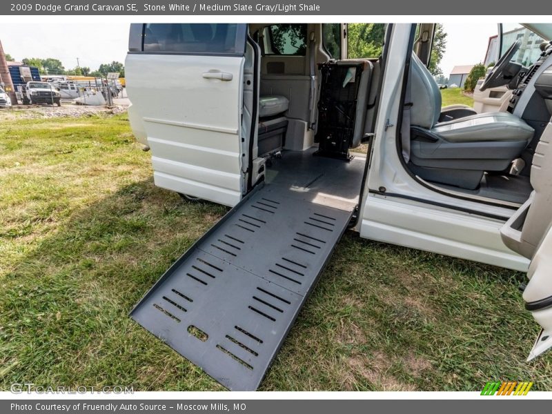 Stone White / Medium Slate Gray/Light Shale 2009 Dodge Grand Caravan SE