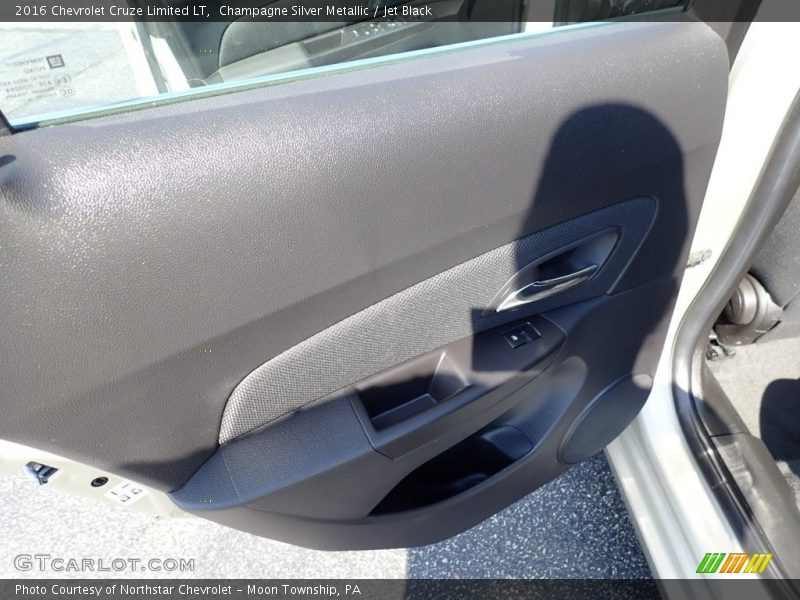 Champagne Silver Metallic / Jet Black 2016 Chevrolet Cruze Limited LT