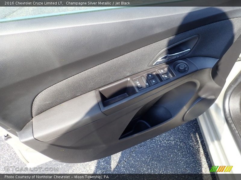 Champagne Silver Metallic / Jet Black 2016 Chevrolet Cruze Limited LT