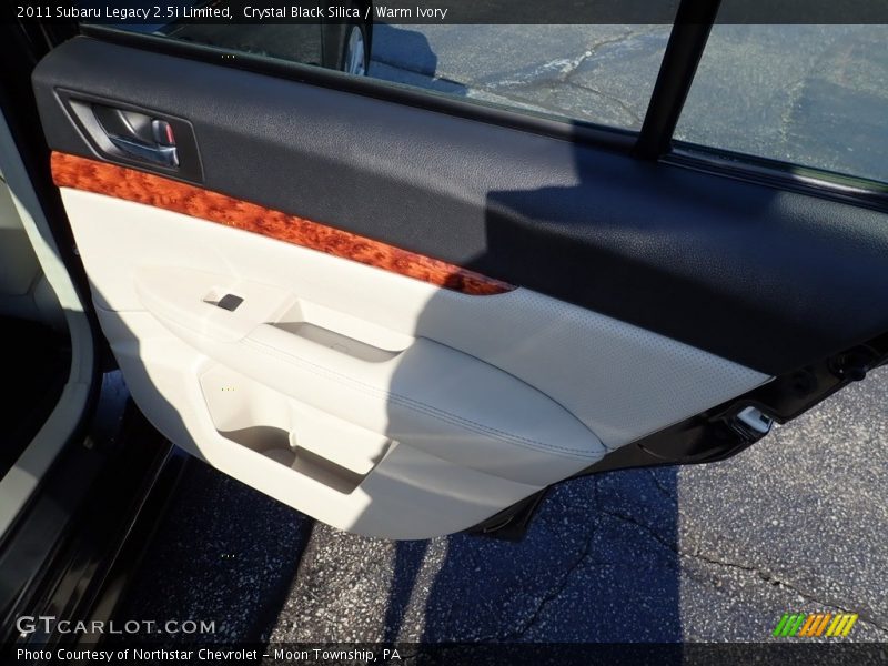 Crystal Black Silica / Warm Ivory 2011 Subaru Legacy 2.5i Limited