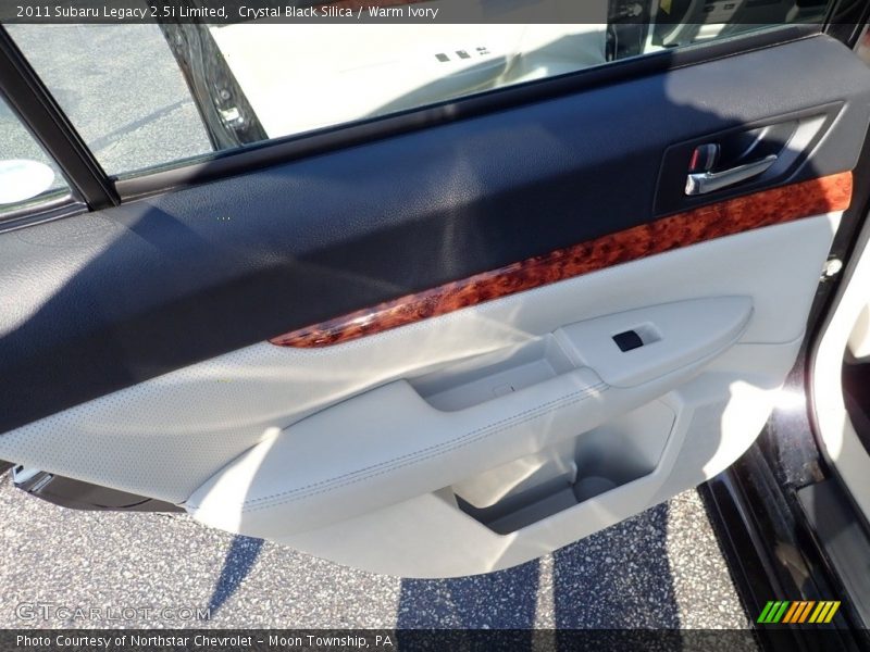 Crystal Black Silica / Warm Ivory 2011 Subaru Legacy 2.5i Limited