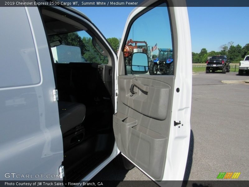 Summit White / Medium Pewter 2019 Chevrolet Express 2500 Cargo WT