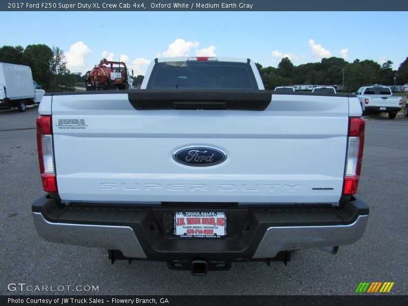 Oxford White / Medium Earth Gray 2017 Ford F250 Super Duty XL Crew Cab 4x4