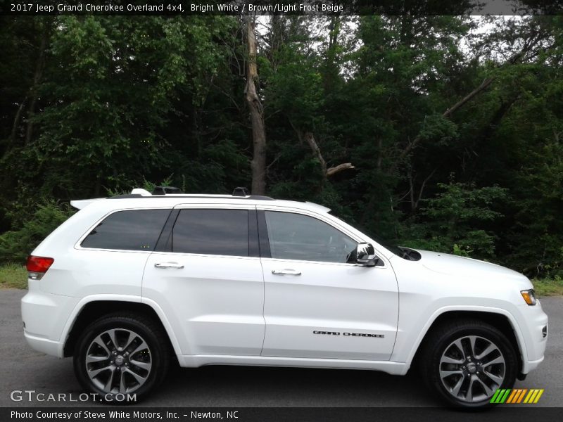 Bright White / Brown/Light Frost Beige 2017 Jeep Grand Cherokee Overland 4x4