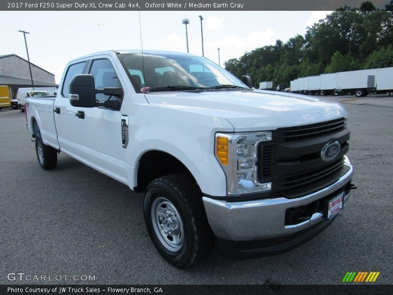 Oxford White / Medium Earth Gray 2017 Ford F250 Super Duty XL Crew Cab 4x4
