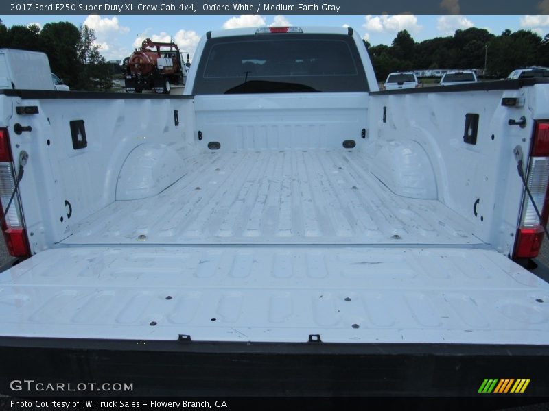 Oxford White / Medium Earth Gray 2017 Ford F250 Super Duty XL Crew Cab 4x4