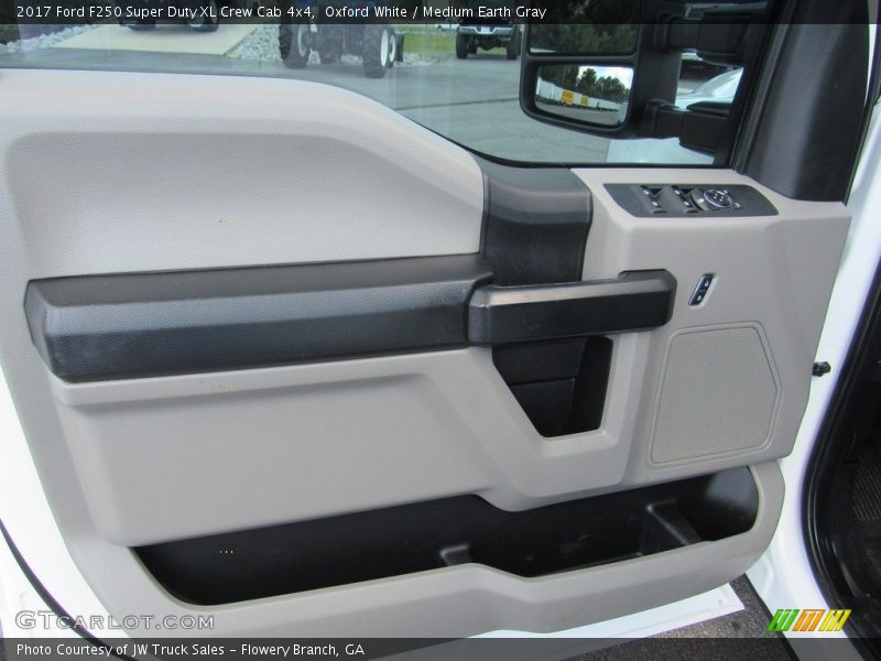 Oxford White / Medium Earth Gray 2017 Ford F250 Super Duty XL Crew Cab 4x4