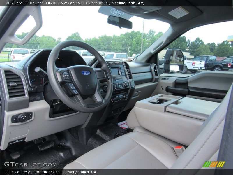 Oxford White / Medium Earth Gray 2017 Ford F250 Super Duty XL Crew Cab 4x4