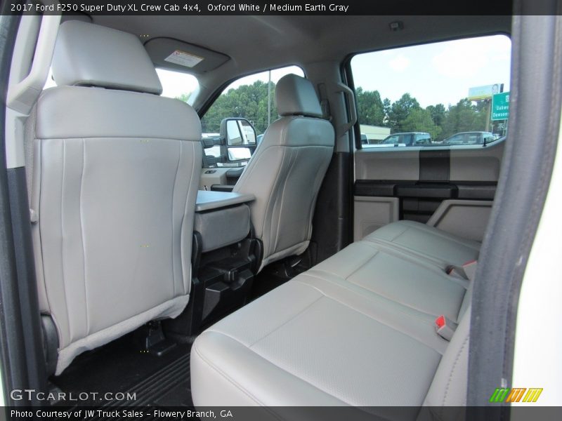 Oxford White / Medium Earth Gray 2017 Ford F250 Super Duty XL Crew Cab 4x4