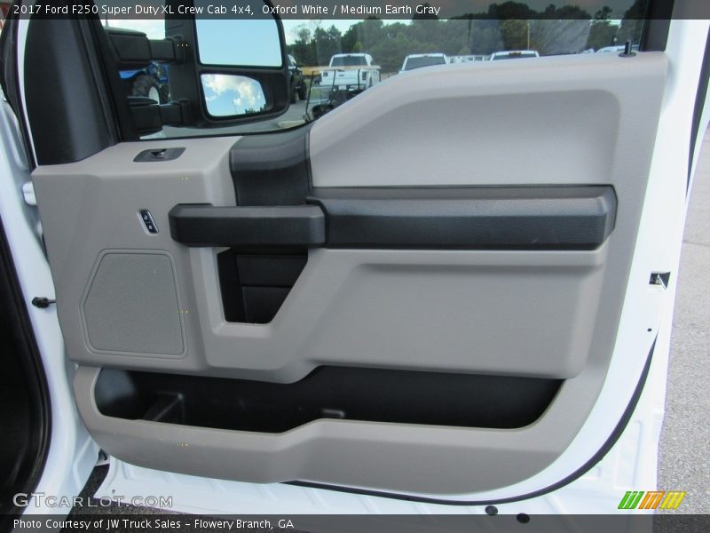 Oxford White / Medium Earth Gray 2017 Ford F250 Super Duty XL Crew Cab 4x4
