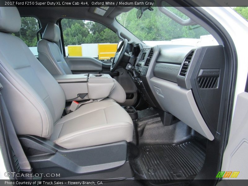 Oxford White / Medium Earth Gray 2017 Ford F250 Super Duty XL Crew Cab 4x4