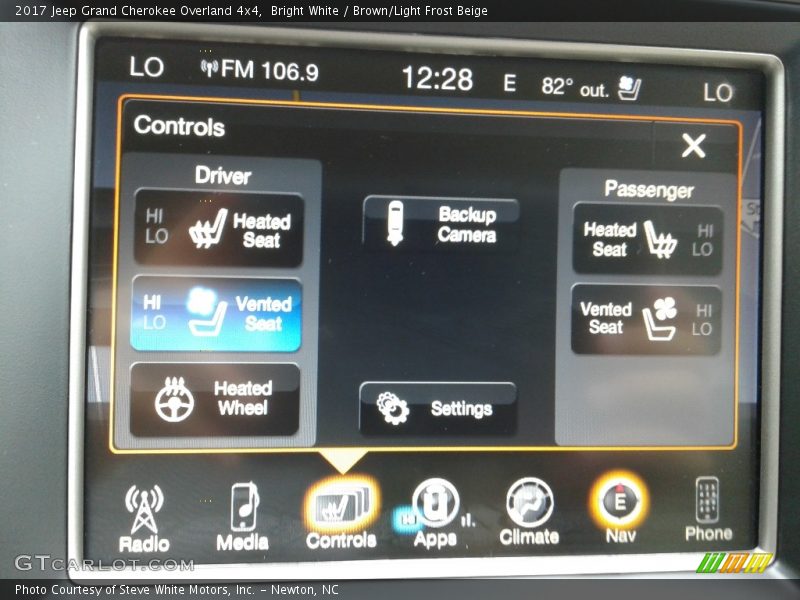 Bright White / Brown/Light Frost Beige 2017 Jeep Grand Cherokee Overland 4x4