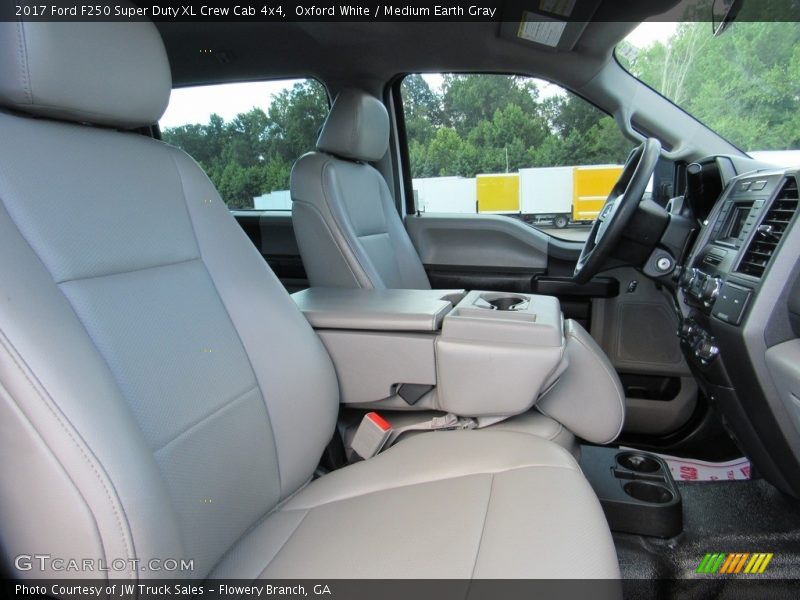 Oxford White / Medium Earth Gray 2017 Ford F250 Super Duty XL Crew Cab 4x4