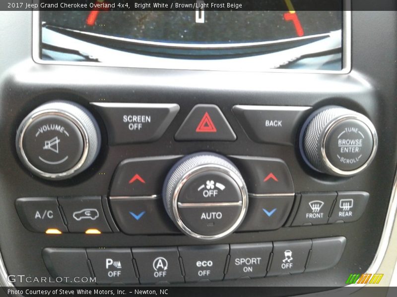 Bright White / Brown/Light Frost Beige 2017 Jeep Grand Cherokee Overland 4x4
