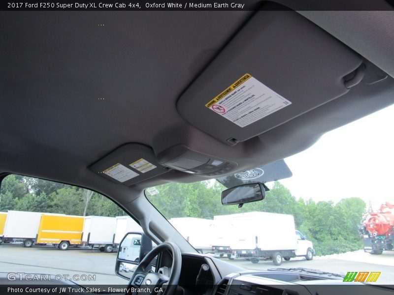 Oxford White / Medium Earth Gray 2017 Ford F250 Super Duty XL Crew Cab 4x4