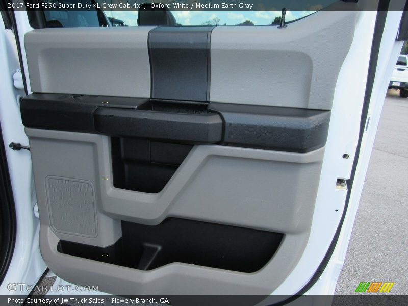 Oxford White / Medium Earth Gray 2017 Ford F250 Super Duty XL Crew Cab 4x4