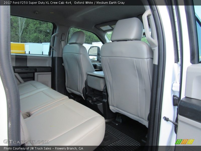 Oxford White / Medium Earth Gray 2017 Ford F250 Super Duty XL Crew Cab 4x4