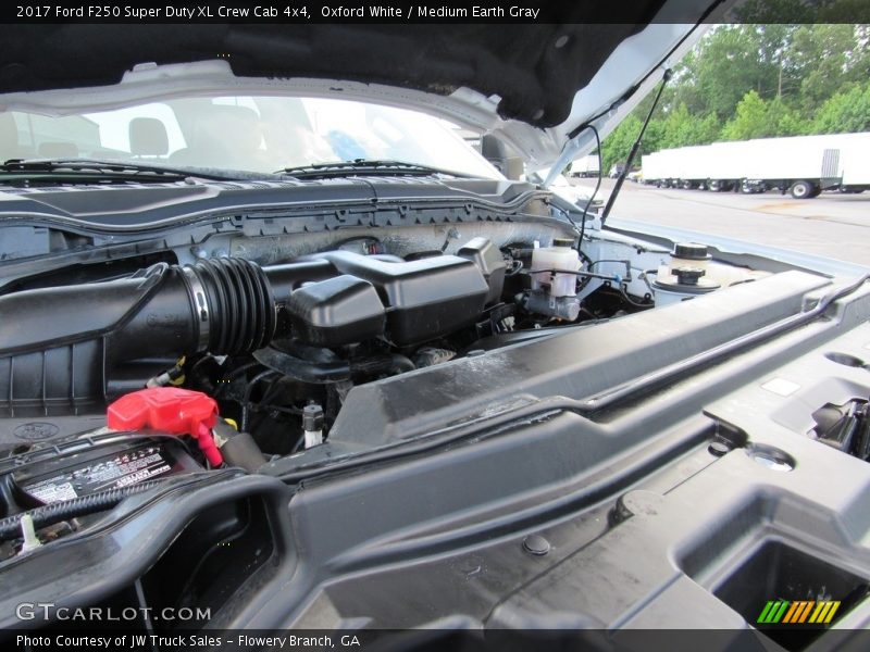 Oxford White / Medium Earth Gray 2017 Ford F250 Super Duty XL Crew Cab 4x4