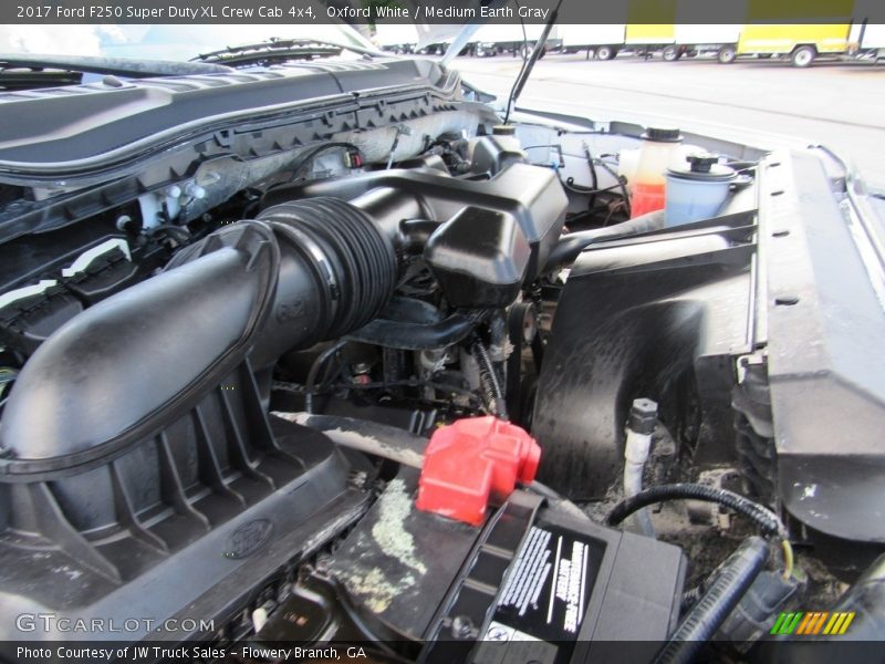 Oxford White / Medium Earth Gray 2017 Ford F250 Super Duty XL Crew Cab 4x4