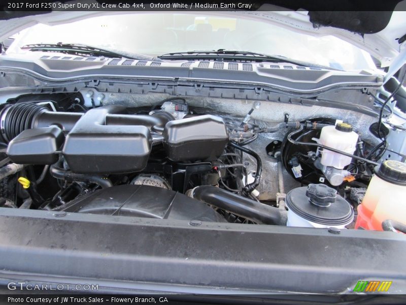 Oxford White / Medium Earth Gray 2017 Ford F250 Super Duty XL Crew Cab 4x4