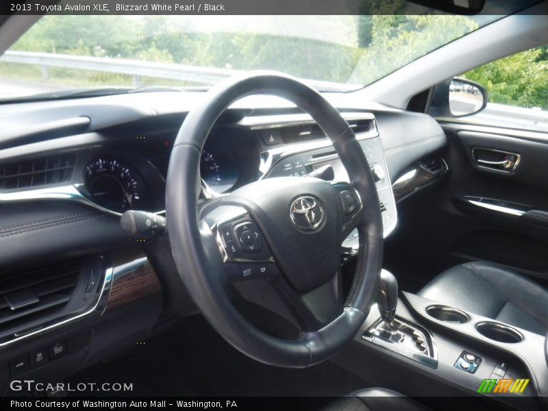Blizzard White Pearl / Black 2013 Toyota Avalon XLE