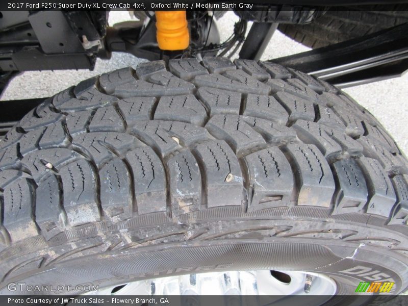 Oxford White / Medium Earth Gray 2017 Ford F250 Super Duty XL Crew Cab 4x4