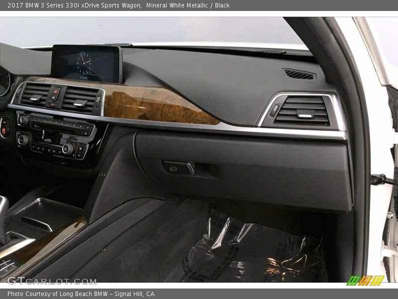 Dashboard of 2017 3 Series 330i xDrive Sports Wagon
