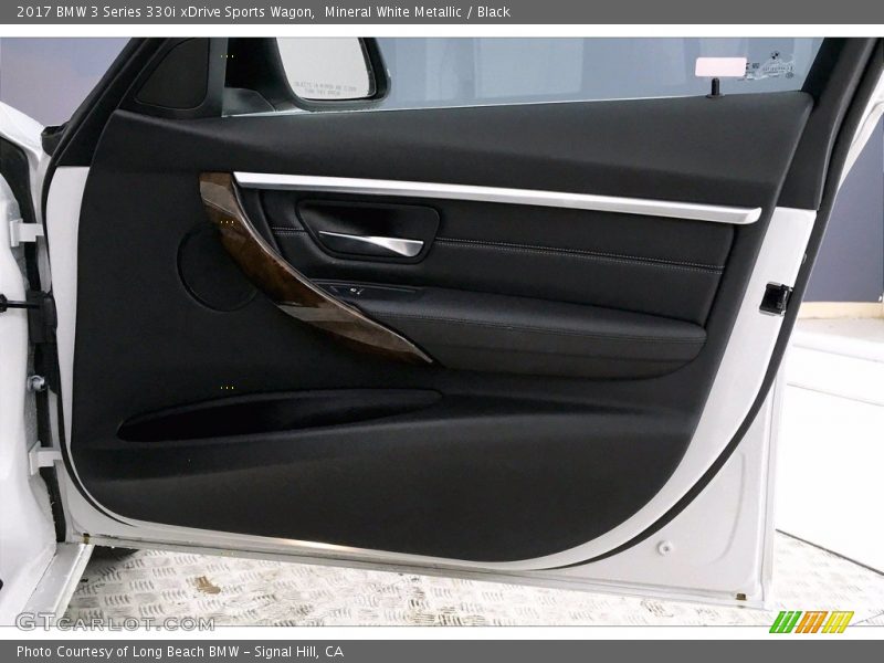 Door Panel of 2017 3 Series 330i xDrive Sports Wagon