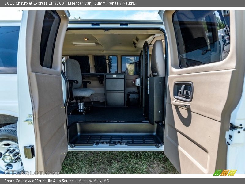 Summit White / Neutral 2011 Chevrolet Express LT 3500 Passenger Van