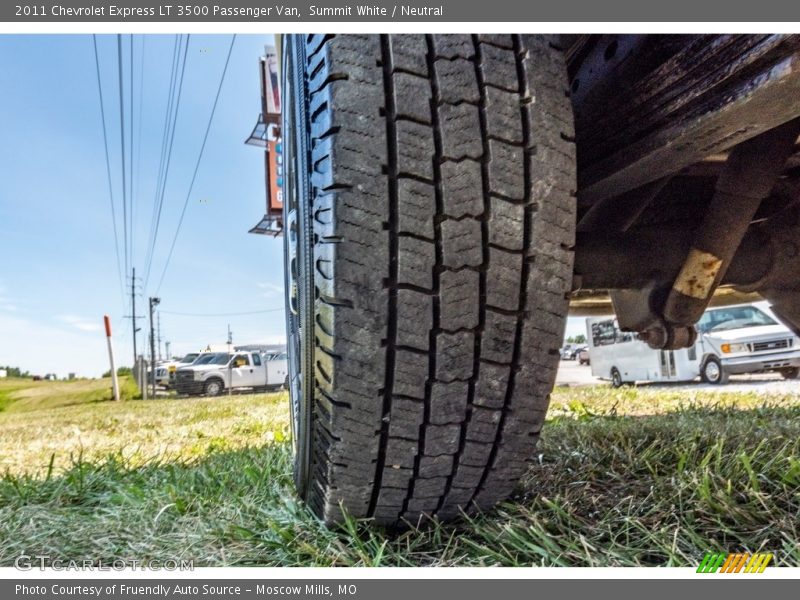 Summit White / Neutral 2011 Chevrolet Express LT 3500 Passenger Van