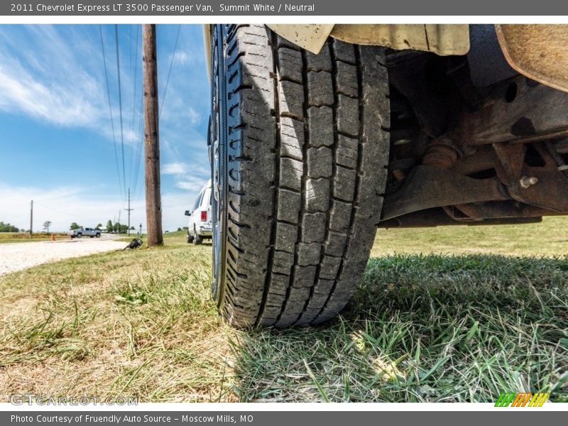 Summit White / Neutral 2011 Chevrolet Express LT 3500 Passenger Van