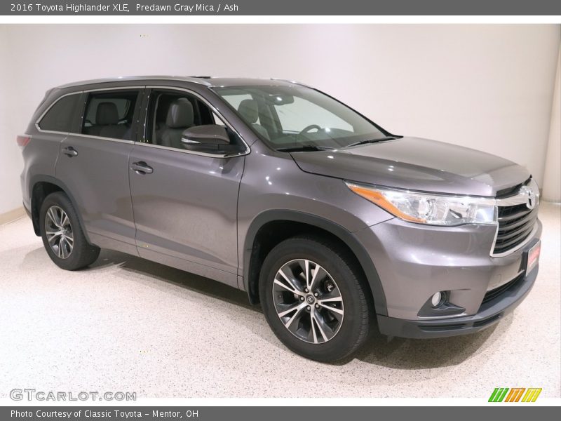 Front 3/4 View of 2016 Highlander XLE