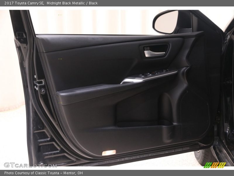 Midnight Black Metallic / Black 2017 Toyota Camry SE