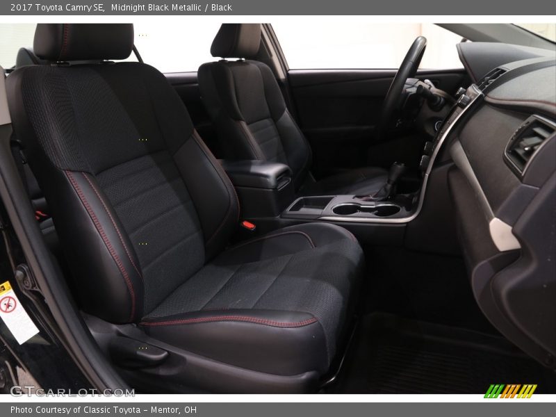 Midnight Black Metallic / Black 2017 Toyota Camry SE