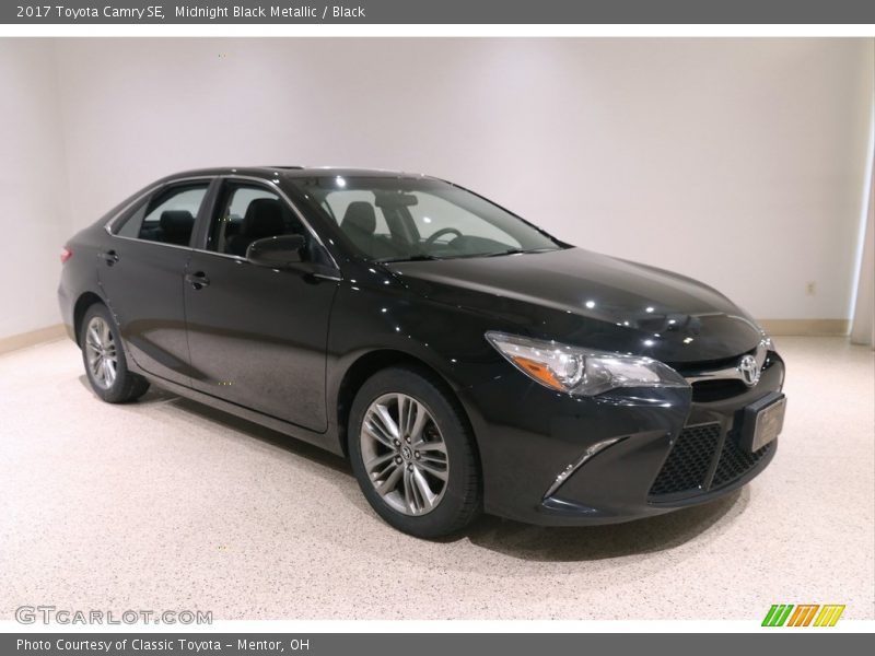 Midnight Black Metallic / Black 2017 Toyota Camry SE