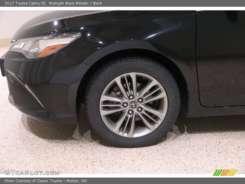 Midnight Black Metallic / Black 2017 Toyota Camry SE